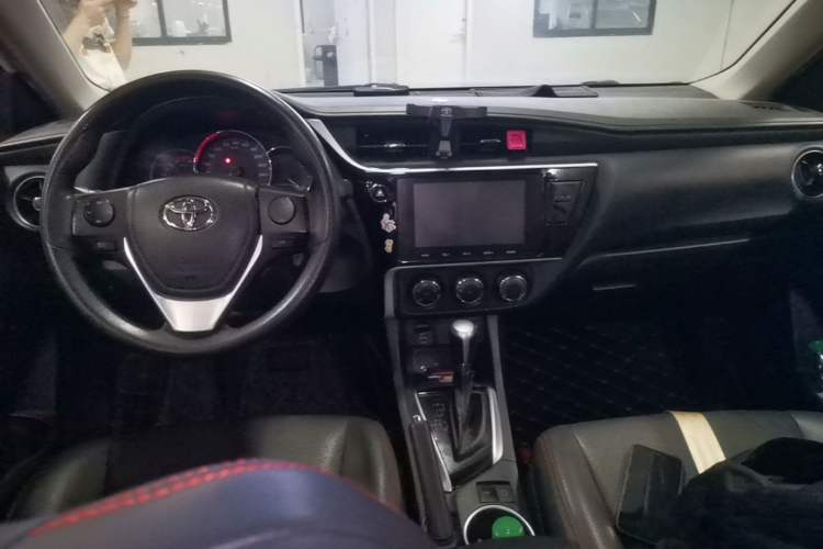 Used Toyota Levin 2017 Revised Version 185T CVT Elite Edition China VI Standard Center Console