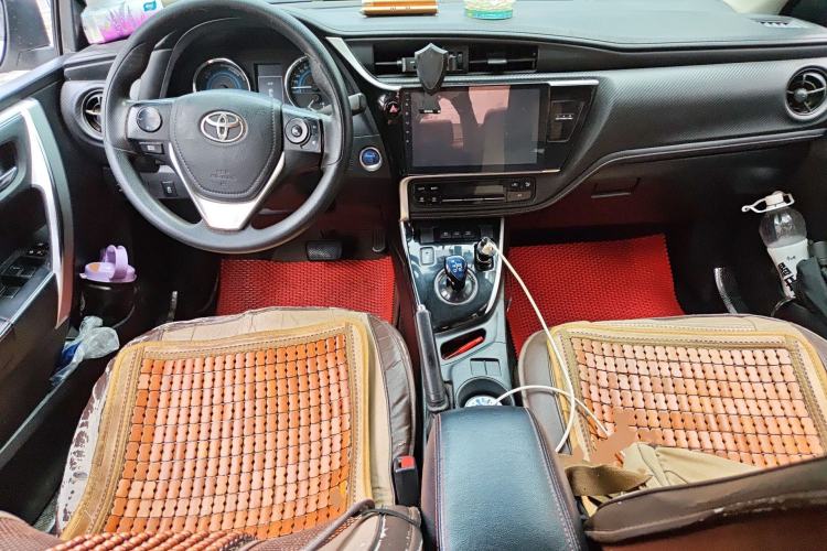 Used Toyota Levin 2017 Revised Dual-Engine 1.8H GS E-CVT Elite Sunroof Version China V Standard Center Console