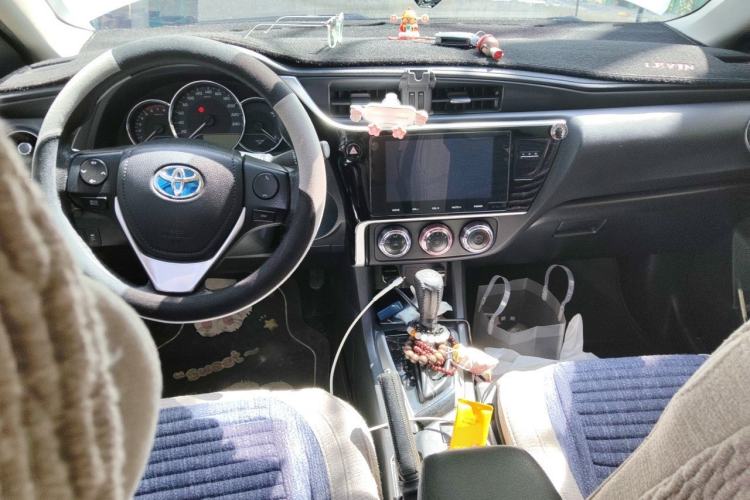 Used Toyota Levin 2017 Revised Version 185T CVT Elite Edition China VI Standard Center Console