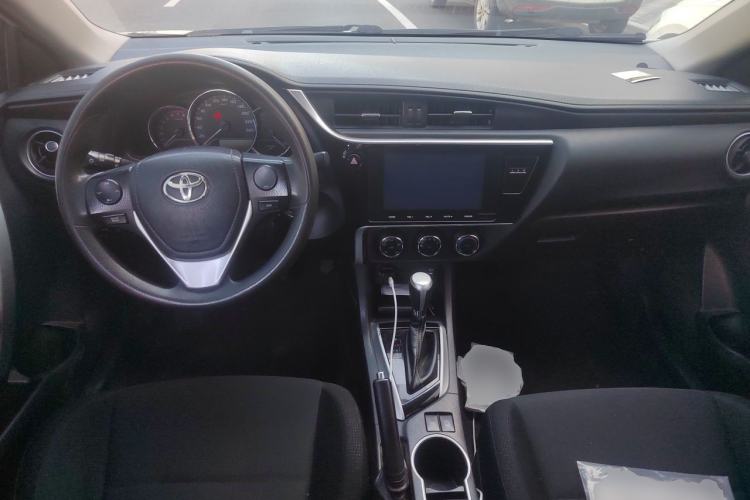 Used Toyota Levin 2017 Revised Version 185T CVT Elite Edition China VI Standard Center Console