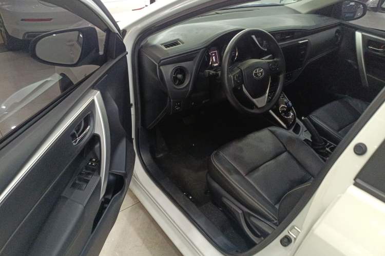 Used Toyota Levin 2017 Revised Dual-Engine 1.8H GS E-CVT Elite Sunroof Version China V Standard Driver Seat