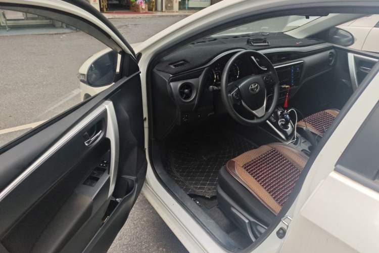 Used Toyota Levin 2017 Revised Dual-Engine 1.8H GS E-CVT Elite Sunroof Version China V Standard Driver Seat