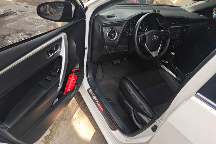 Used Toyota Levin 2017 Revised 185T CVT Elite Edition China V Standard Driver Seat