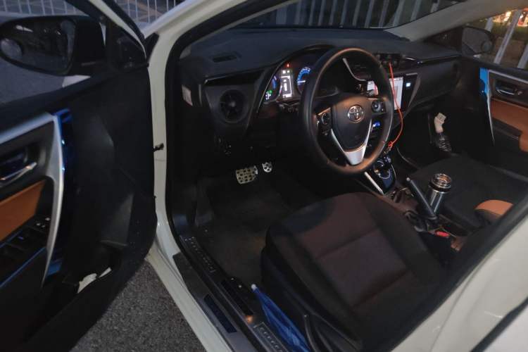 Used Toyota Levin 2017 Revised Dual-Engine 1.8H GS E-CVT Elite Sunroof Version China V Standard Driver Seat