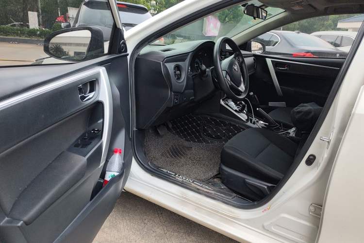 Used Toyota Levin 2017 Revised Dual-Engine 1.8H GS E-CVT Elite Sunroof Version China V Standard Driver Seat