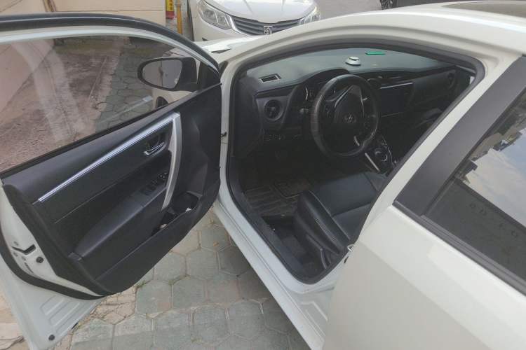 Used Toyota Levin 2017 Revised Dual-Engine 1.8H GS E-CVT Elite Sunroof Version China V Standard Driver Seat
