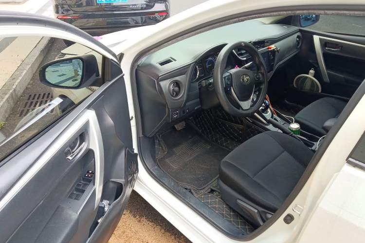 Used Toyota Levin 2017 Revised Dual-Engine 1.8H GS E-CVT Elite Sunroof Version China V Standard Driver Seat