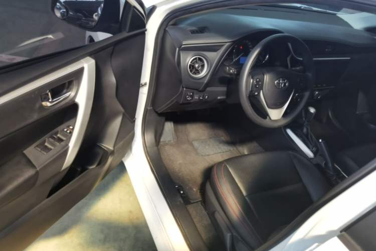 Used Toyota Levin 2017 Revised Version 185T CVT Elite Edition China VI Standard Driver Seat