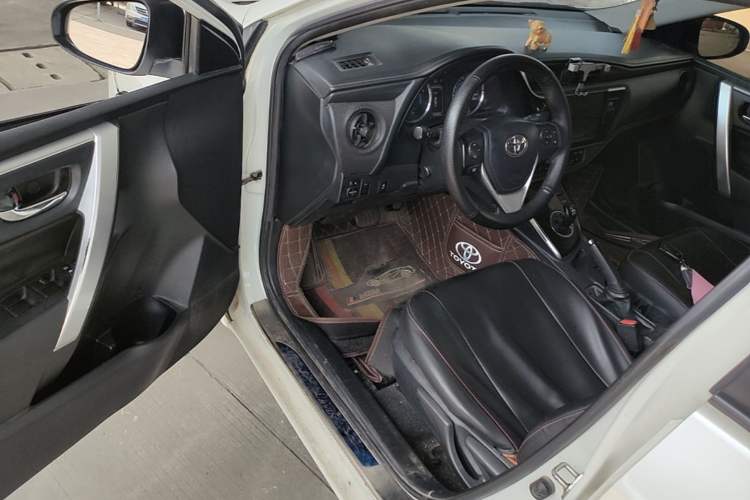 Used Toyota Levin 2017 Revised Dual-Engine 1.8H GS E-CVT Elite Sunroof Version China V Standard Driver Seat