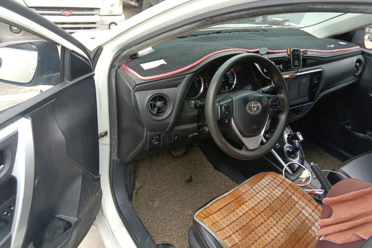 Used Toyota Levin 2017 Revised Dual-Engine 1.8H GS E-CVT Elite Sunroof Version China V Standard Driver Seat