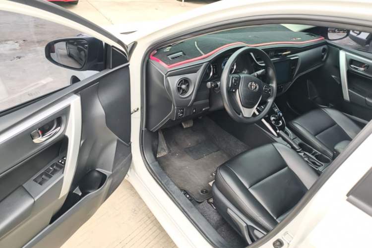 Used Toyota Levin 2017 Revised Dual-Engine 1.8H GS E-CVT Elite Sunroof Version China V Standard Driver Seat