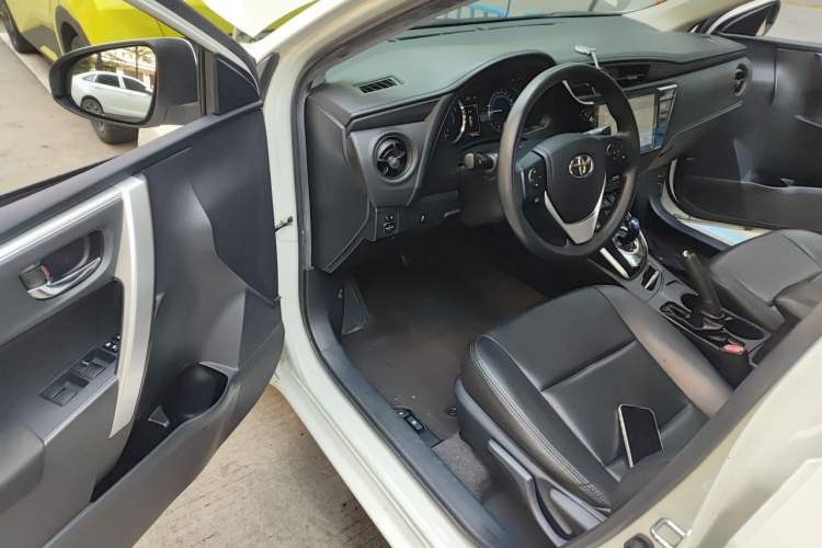 Used Toyota Levin 2017 Revised Dual-Engine 1.8H GS E-CVT Elite Sunroof Version China V Standard Driver Seat