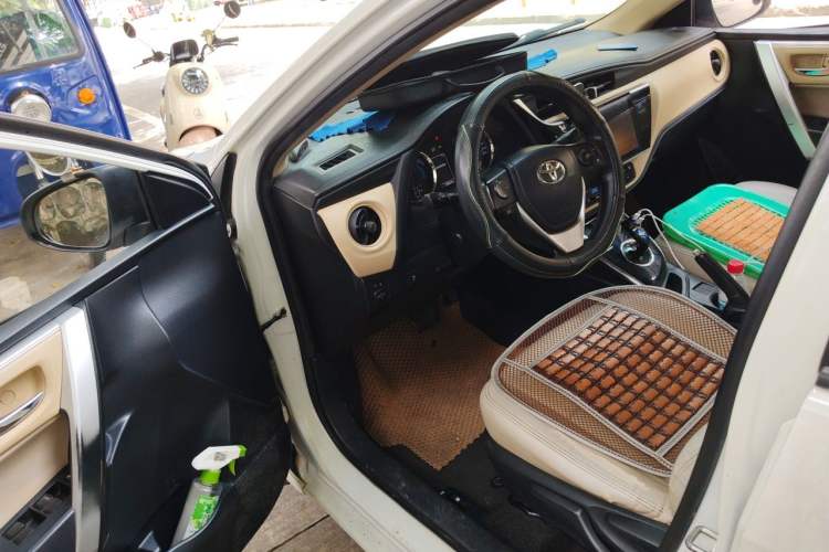 Used Toyota Levin 2017 Revised Dual-Engine 1.8H GS E-CVT Elite Sunroof Version China V Standard Driver Seat
