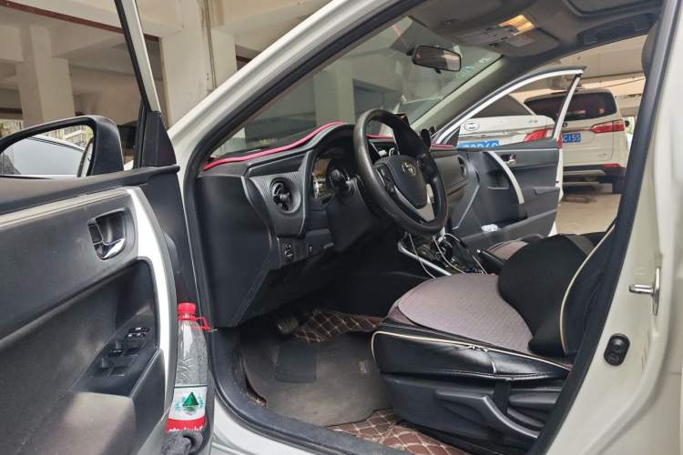 Used Toyota Levin 2017 Revised Dual-Engine 1.8H GS E-CVT Elite Sunroof Version China V Standard Driver Seat