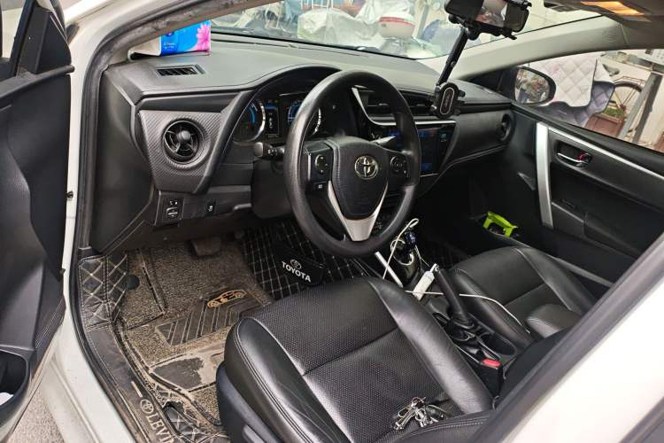 Used Toyota Levin 2017 Revised Dual-Engine 1.8H GS E-CVT Elite Sunroof Version China V Standard Driver Seat