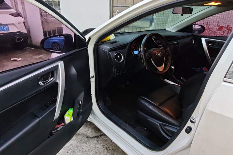 Used Toyota Levin 2017 Revised 185T CVT Elite Edition China V Standard Driver Seat