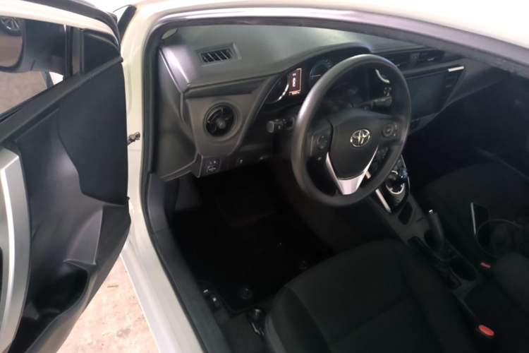 Used Toyota Levin 2017 Revised Dual-Engine 1.8H GS E-CVT Elite Sunroof Version China V Standard Driver Seat