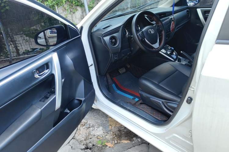 Used Toyota Levin 2017 Revised Dual-Engine 1.8H GS E-CVT Elite Sunroof Version China V Standard Driver Seat