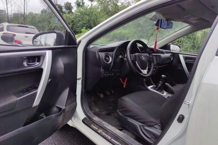 Used Toyota Levin 2017 Revised 185T Manual Elite Edition China V Standard Driver Seat