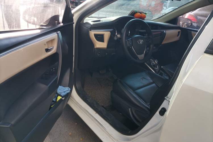 Used Toyota Levin 2017 Revised Dual-Engine 1.8H GS E-CVT Elite Sunroof Version China V Standard Driver Seat