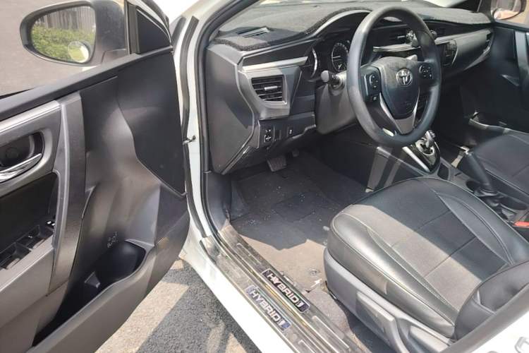 Used Toyota Levin 2017 Revised Dual-Engine 1.8H GS E-CVT Elite Sunroof Version China V Standard Driver Seat