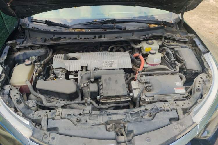 Used Toyota Levin 2017 Revised Dual-Engine 1.8H GS E-CVT Elite Sunroof Version China V Standard Engine Bay