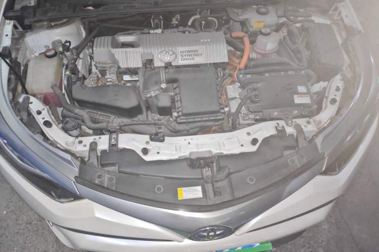 Used Toyota Levin 2017 Revised Dual-Engine 1.8H GS E-CVT Elite Sunroof Version China V Standard Engine Bay