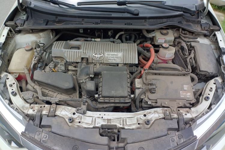 Used Toyota Levin 2017 Revised Dual-Engine 1.8H GS E-CVT Elite Sunroof Version China V Standard Engine Bay