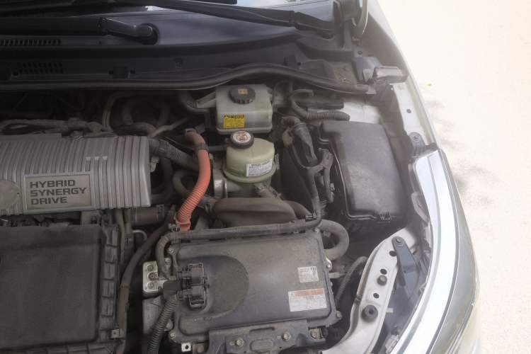 Used Toyota Levin 2017 Revised Dual-Engine 1.8H GS E-CVT Elite Sunroof Version China V Standard Engine Bay Left