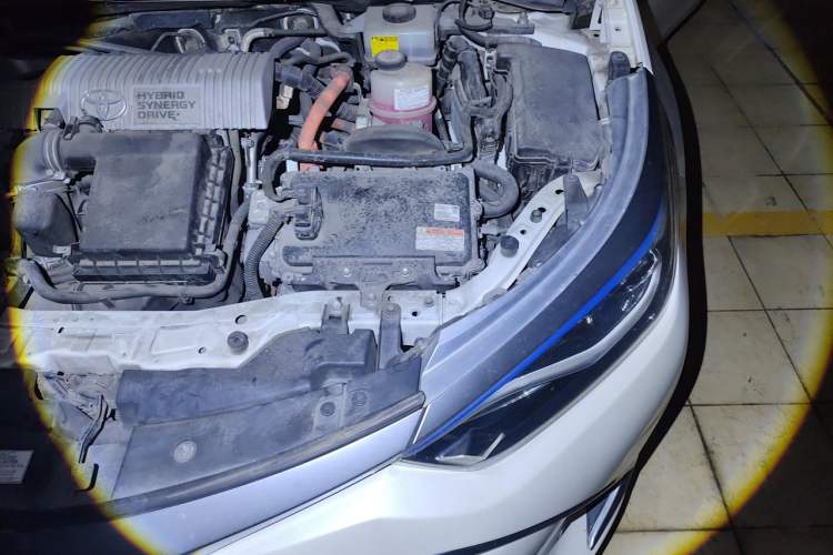 Used Toyota Levin 2017 Revised Dual-Engine 1.8H GS E-CVT Elite Sunroof Version China V Standard Engine Bay Left