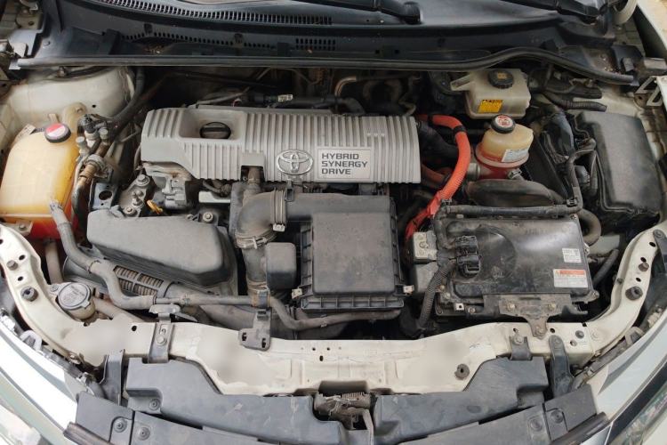 Used Toyota Levin 2017 Revised Dual-Engine 1.8H GS E-CVT Elite Sunroof Version China V Standard Engine Bay
