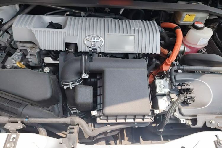 Used Toyota Levin 2017 Revised Dual-Engine 1.8H GS E-CVT Elite Sunroof Version China V Standard Engine Bay