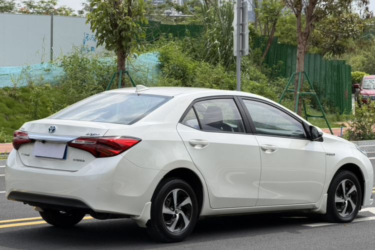 Used Toyota Levin 2017 Revised Dual-Engine 1.8H GS E-CVT Elite Sunroof Version China V Standard Exterior 2