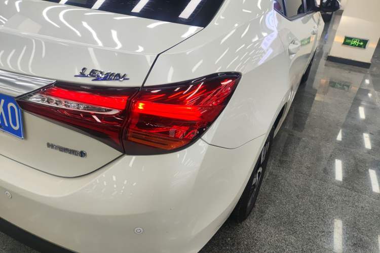 Used Toyota Levin 2017 Revised Dual-Engine 1.8H GS E-CVT Elite Sunroof Version China V Standard Exterior 3