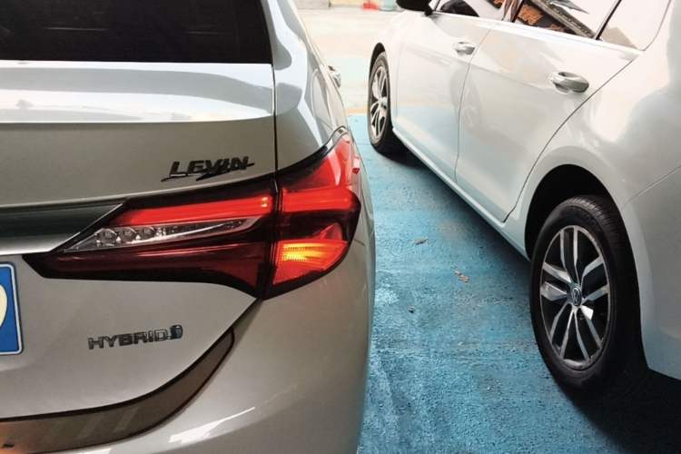 Used Toyota Levin 2017 Revised Dual-Engine 1.8H V E-CVT Luxury Edition China V Standard Exterior 3
