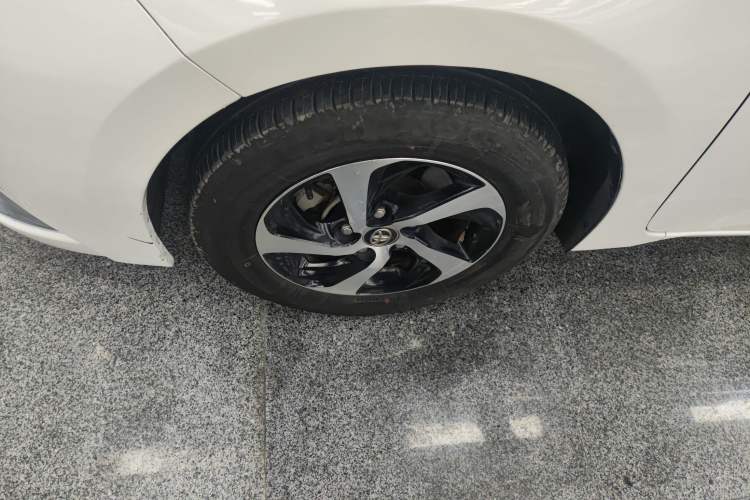 Used Toyota Levin 2017 Revised Dual-Engine 1.8H GS E-CVT Elite Sunroof Version China V Standard Exterior 4