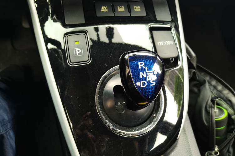 Used Toyota Levin 2017 Revised Dual-Engine 1.8H GS E-CVT Elite Sunroof Version China V Standard Gear Lever