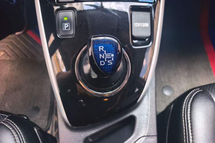 Used Toyota Levin 2017 Revised Dual-Engine 1.8H GS E-CVT Elite Sunroof Version China V Standard Gear Lever