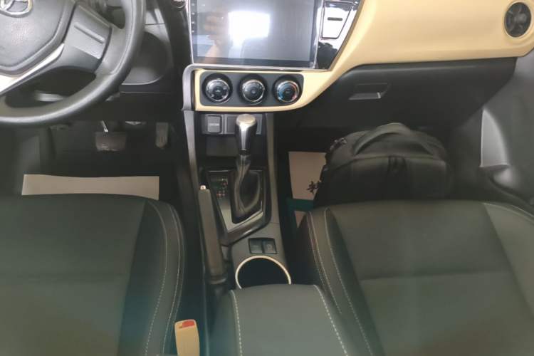 Used Toyota Levin 2017 Revised Version 185T CVT New Sharp Edition China V Standard Gear Lever