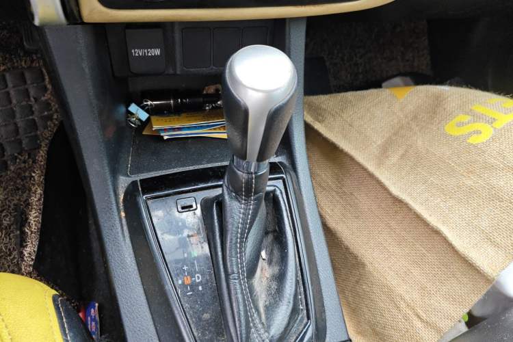 Used Toyota Levin 2017 Revised Version 185T CVT New Sharp Edition China V Standard Gear Lever