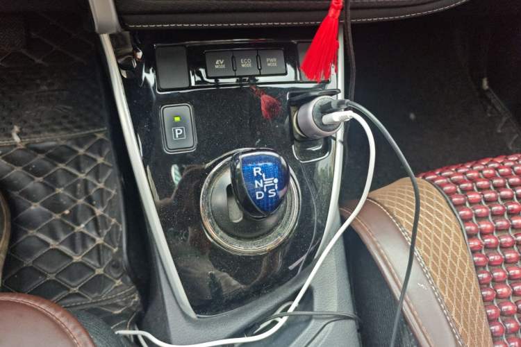 Used Toyota Levin 2017 Revised Dual-Engine 1.8H GS E-CVT Elite Sunroof Version China V Standard Gear Lever