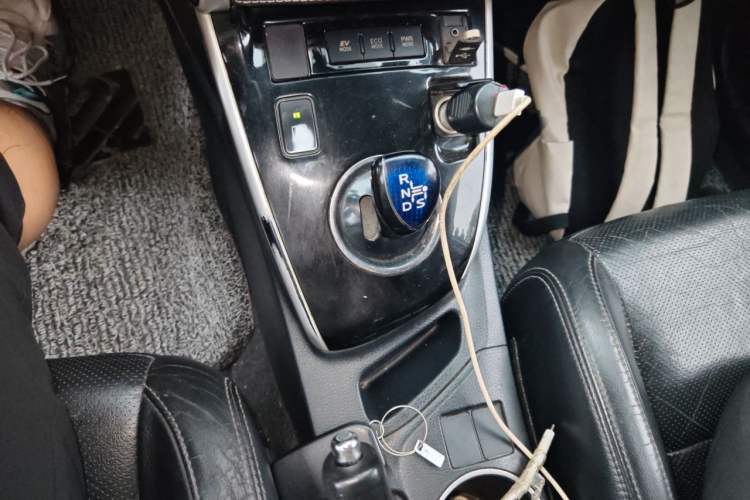 Used Toyota Levin 2017 Revised Dual-Engine 1.8H GS-L E-CVT Leading Edition China V Standard Gear Lever