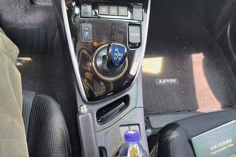 Used Toyota Levin 2017 Revised Dual-Engine 1.8H GS E-CVT Elite Sunroof Version China V Standard Gear Lever