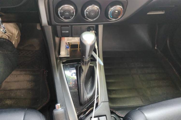 Used Toyota Levin 2017 Revised Version 185T CVT Elite Edition China VI Standard Gear Lever