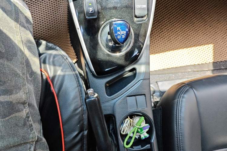 Used Toyota Levin 2017 Revised Dual-Engine 1.8H GS E-CVT Elite Sunroof Version China V Standard Gear Lever