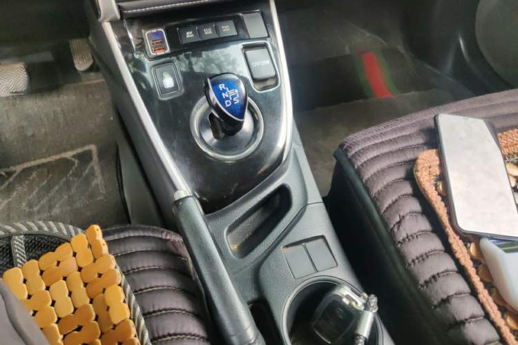 Used Toyota Levin 2017 Revised Dual-Engine 1.8H GS E-CVT Elite Sunroof Version China V Standard Gear Lever
