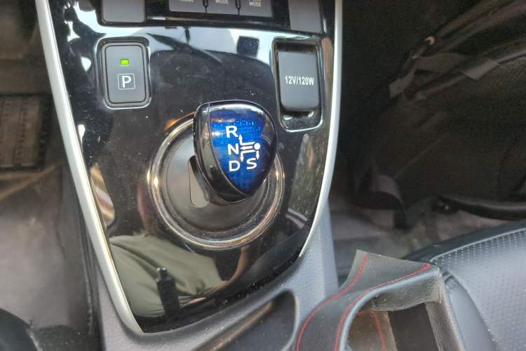 Used Toyota Levin 2017 Revised Dual-Engine 1.8H GS E-CVT Elite Sunroof Version China V Standard Gear Lever