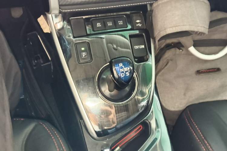Used Toyota Levin 2017 Revised Dual-Engine 1.8H V E-CVT Luxury Edition China V Standard Gear Lever