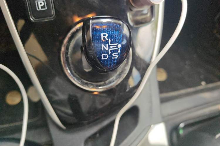 Used Toyota Levin 2017 Revised Dual-Engine 1.8H GS-L E-CVT Leading Edition China V Standard Gear Lever