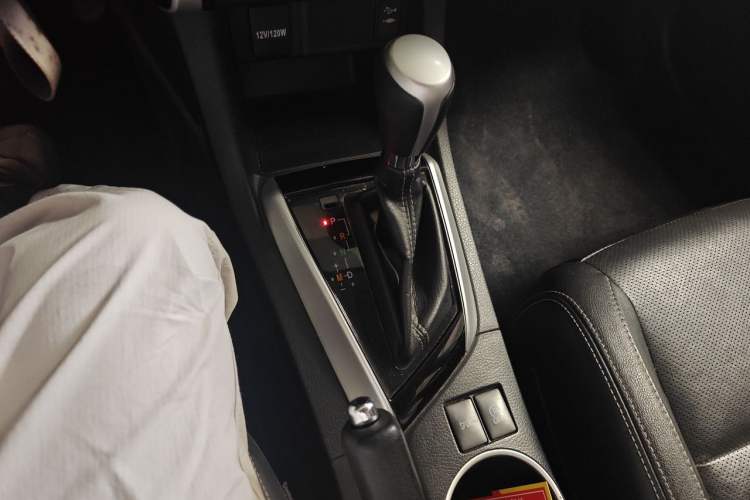 Used Toyota Levin 2017 Revised 185T CVT Leading Edition China V Standard Gear Lever